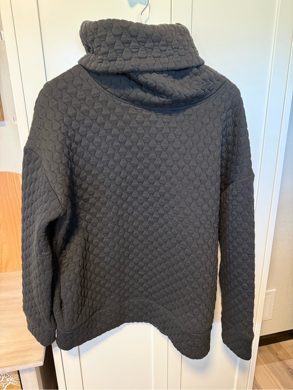 GapFit Black Quilted Cowl Neck Pullover Sweatshirt M